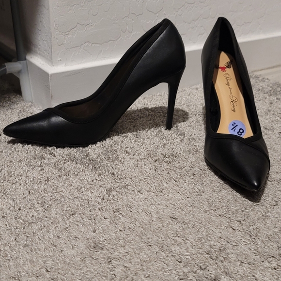 OFFICE CHIC Black Stiletto Pointy Toe Pump - Picture 4 of 4